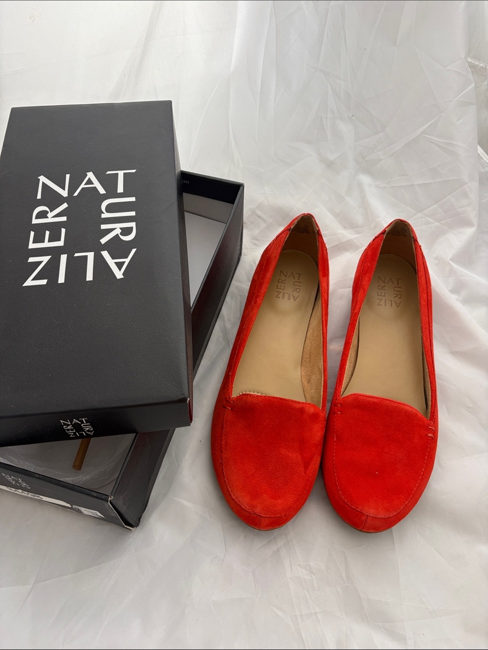 Naturalizer Saban leather loafer - chili pepper suede size 10WIDE